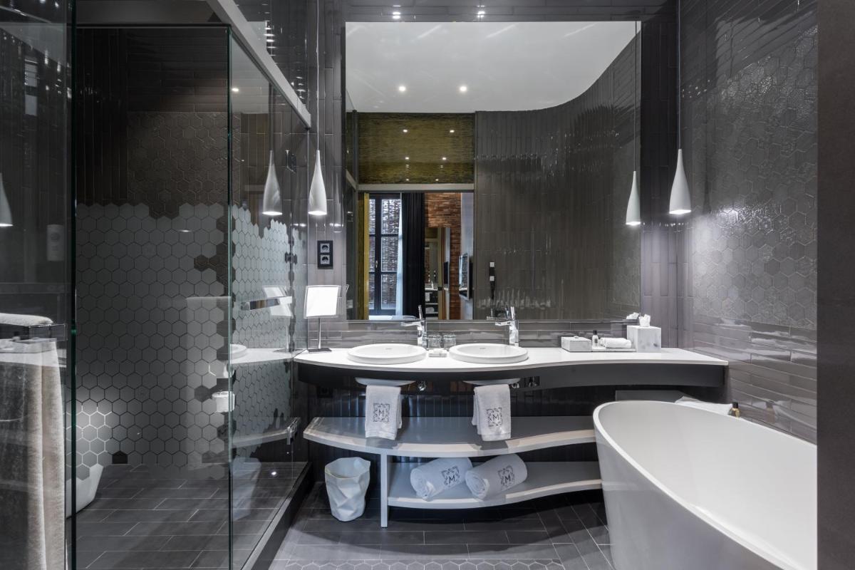 Un baño de Monument Hotel