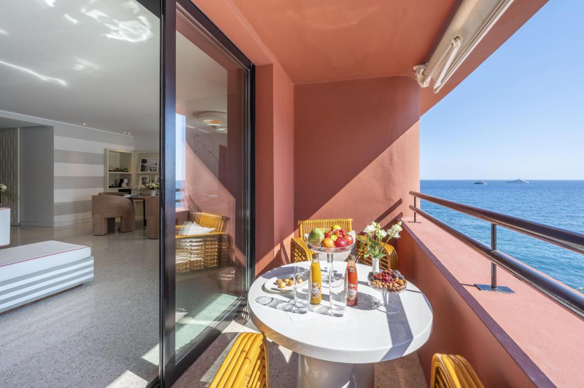 Vue générale sur la mer ou vue sur la mer prise depuis l'hôtel