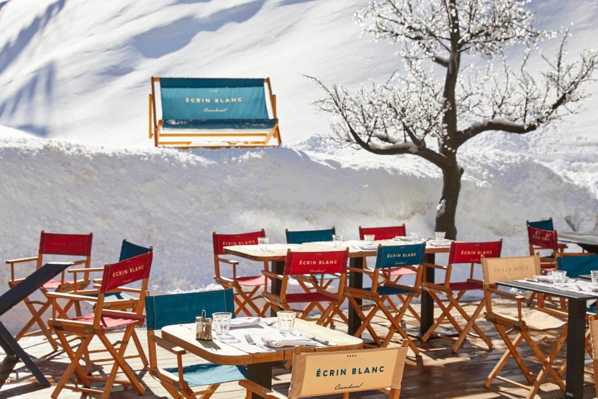 Vue générale sur la montagne ou vue sur la montagne depuis l'hôtel