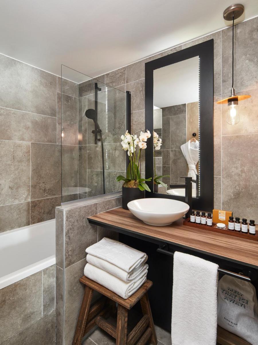 Salle de bains dans l'établissement Ecrin Blanc Resort Courchevel - Aquapark