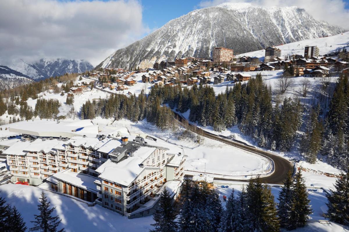 L'établissement Ecrin Blanc Resort Courchevel - Aquapark en hiver