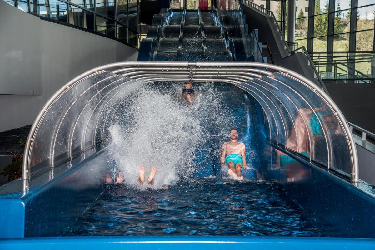 Piscine de l'établissement Ecrin Blanc Resort Courchevel - Aquapark ou située à proximité