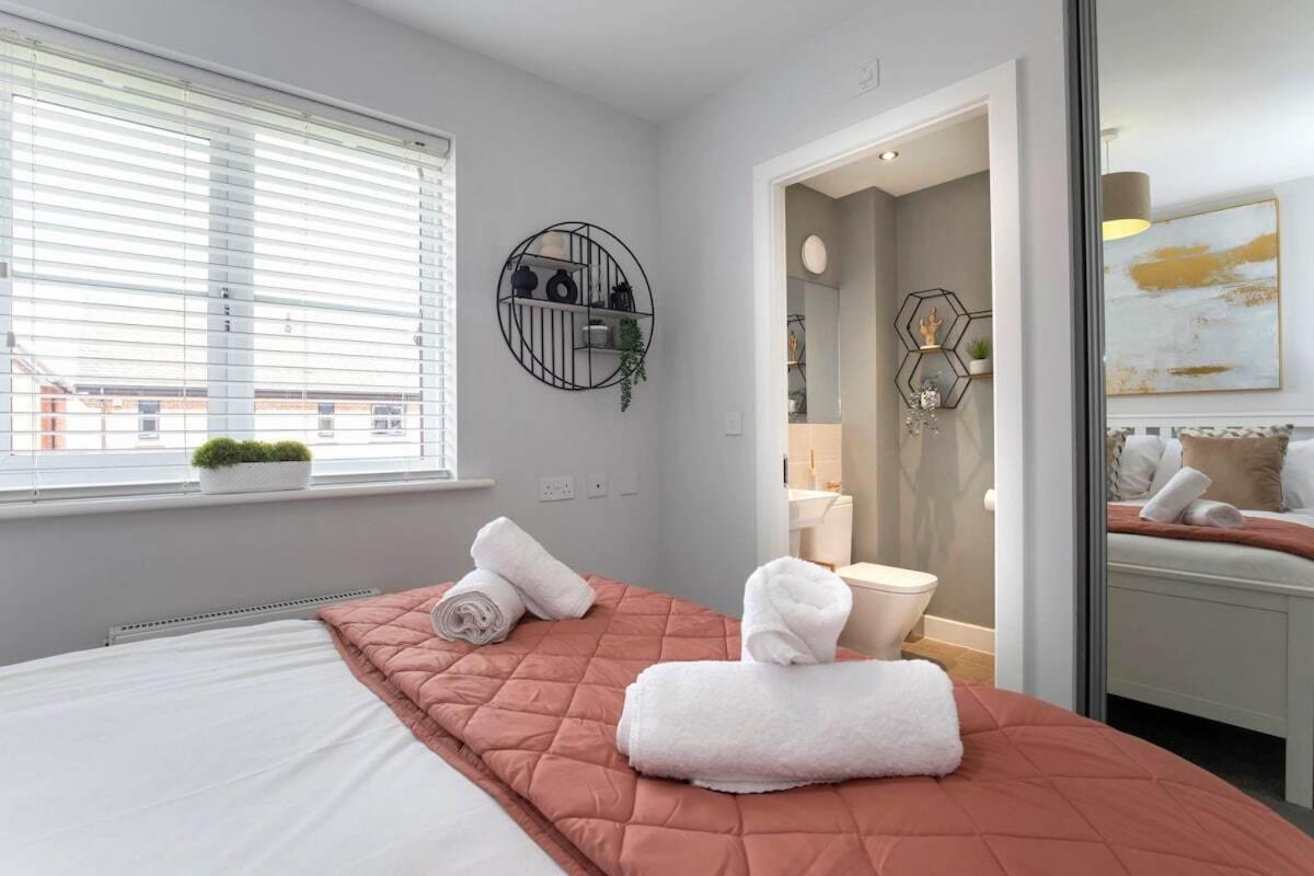 Modern Two Bedroom Two Bathroom Home - Housity