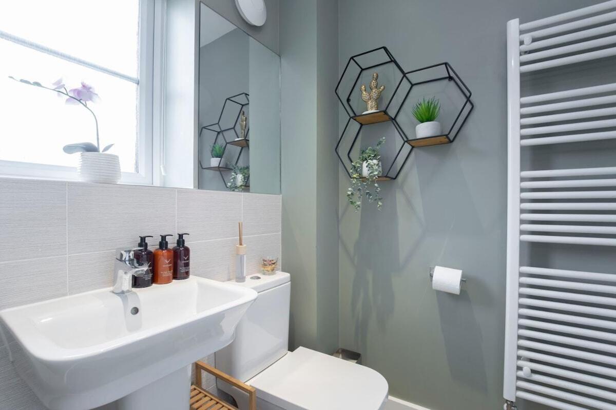 Modern Two Bedroom Two Bathroom Home - Housity