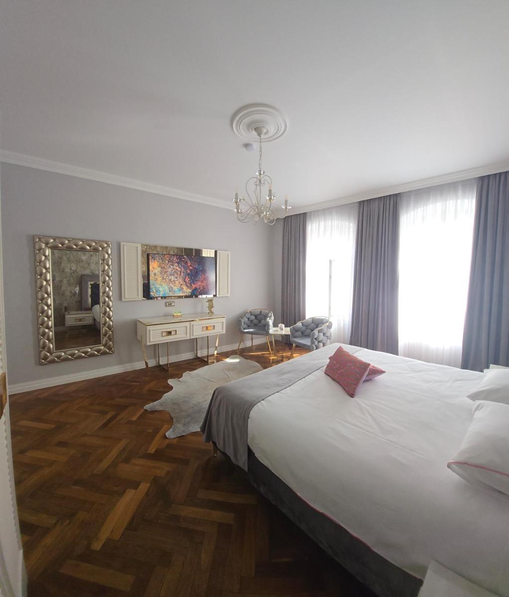 Fancy Flats - Housity