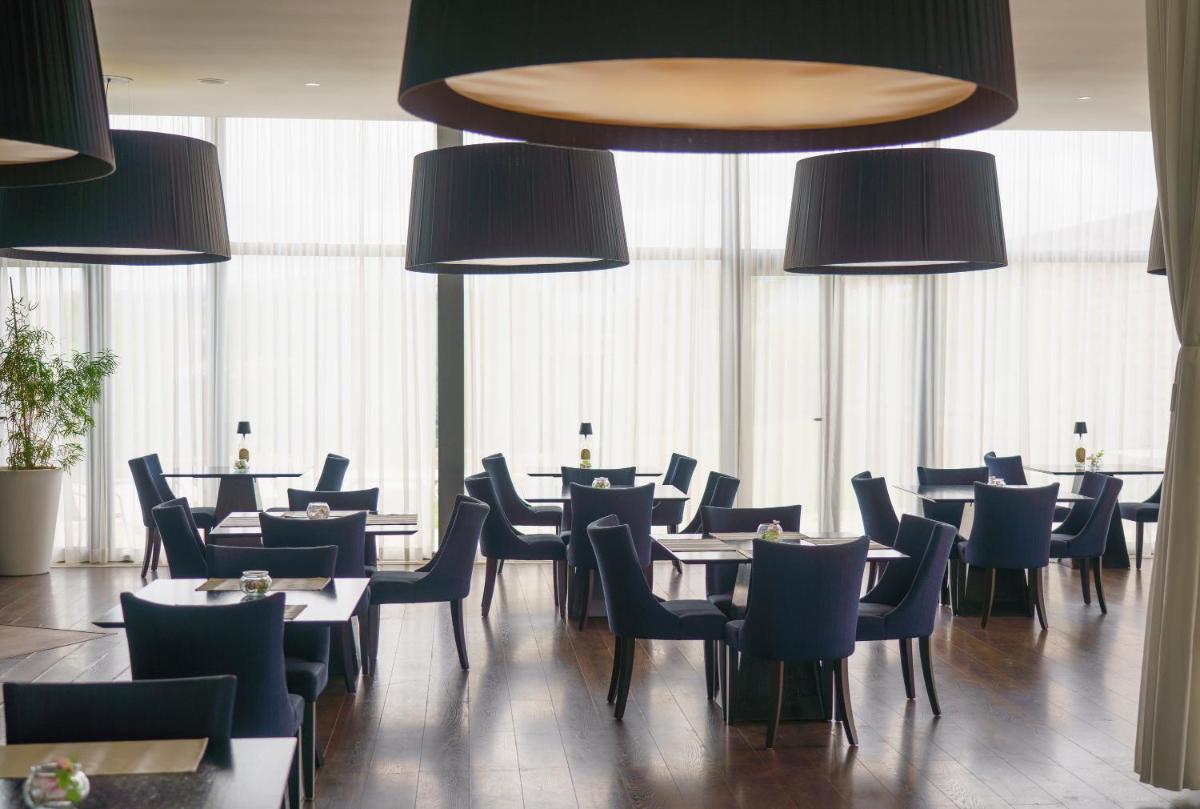 Um restaurante ou outro lugar para comer em Real Abadia, Congress & Spa Hotel