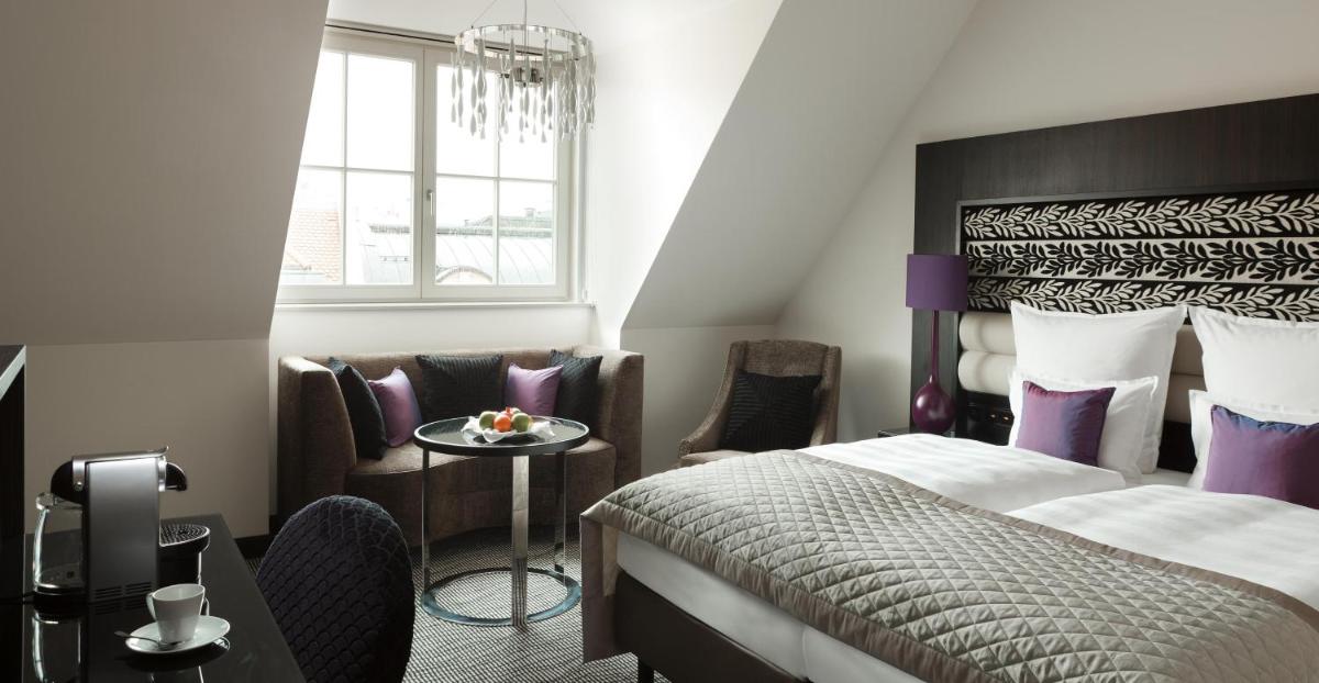 Ein Bett oder Betten in einem Zimmer der Unterkunft Steigenberger Icon Grandhotel Handelshof Leipzig Ein Bett oder Betten in einem Zimmer der Unterkunft Steigenberger Icon Grandhotel Handelshof Leipzig