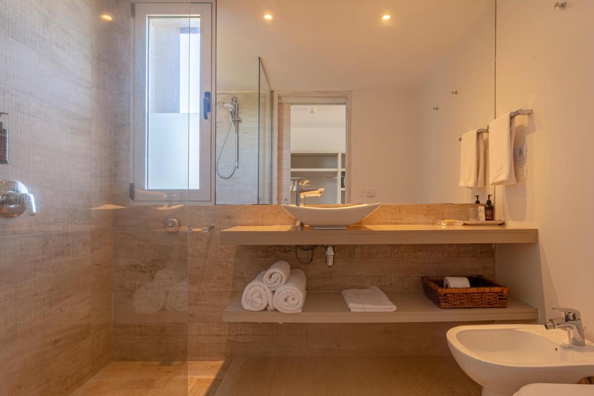 Anastasio Hotel & Beach Club - Housity