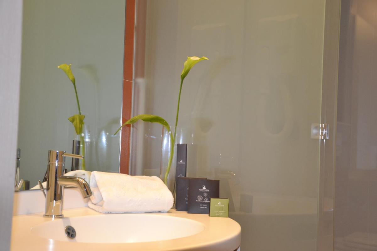 Hotel Bucaneve - Housity