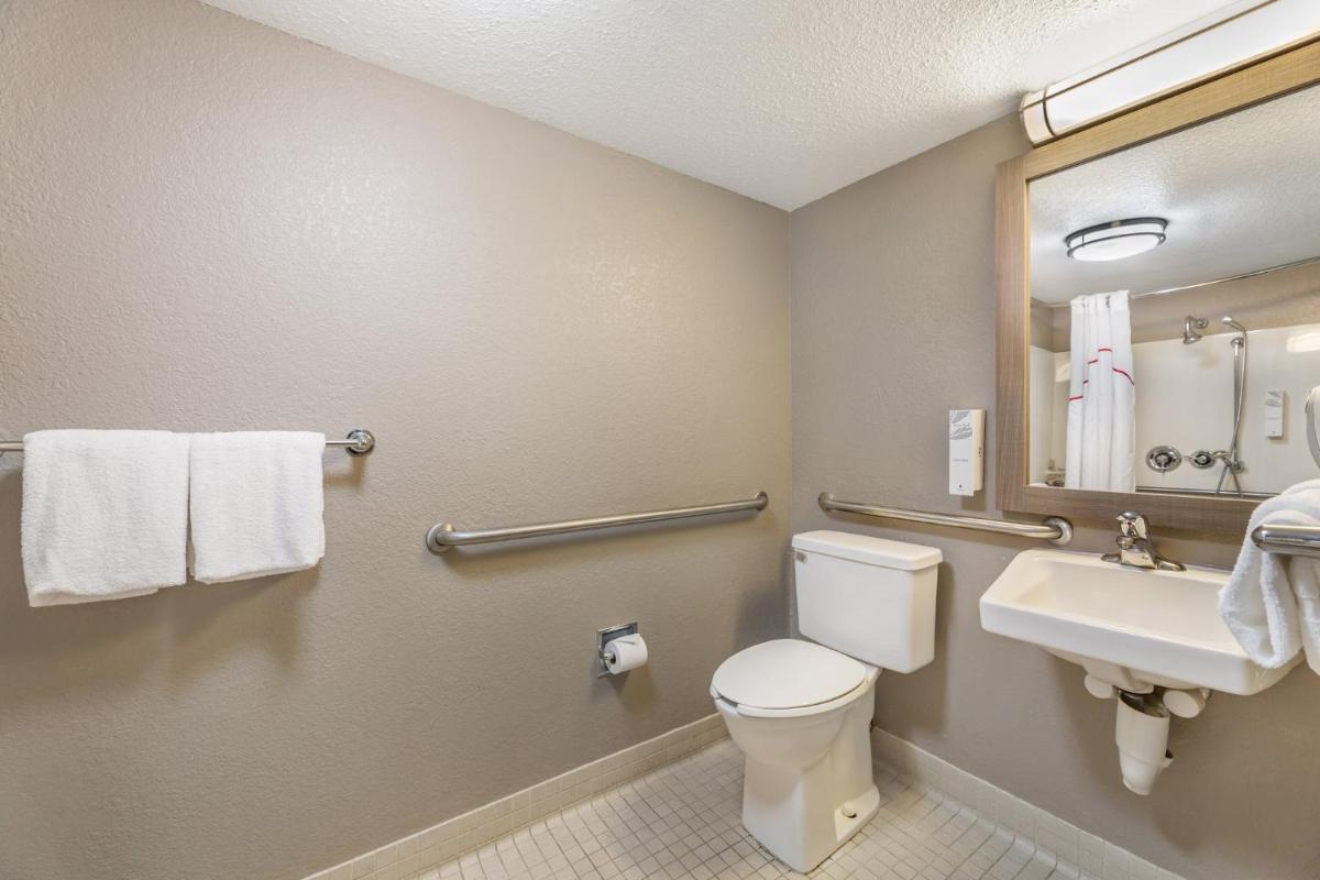 Red Roof Inn Erie – I-90 - Housity