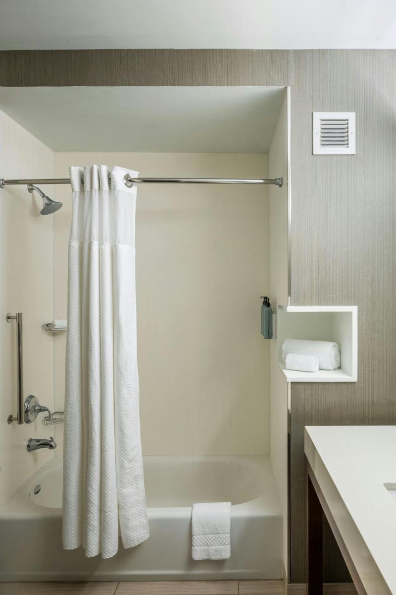 Courtyard by Marriott Columbus OSU - Housity