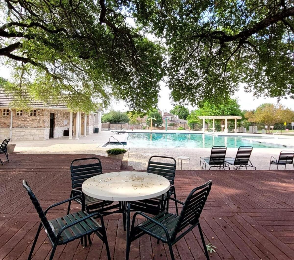Family Stays At Forest Creek - Housity