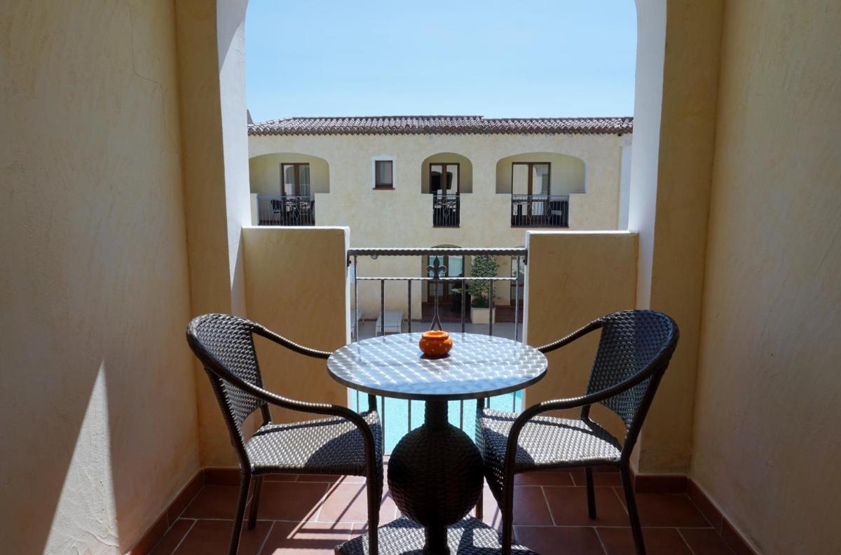 Hotel Monti Di Mola - Housity