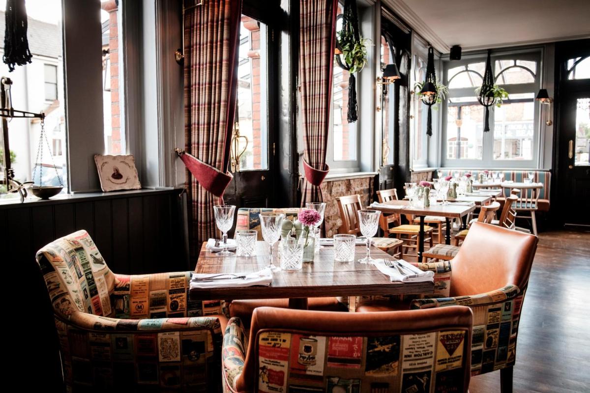 The Queen's Head - Housity