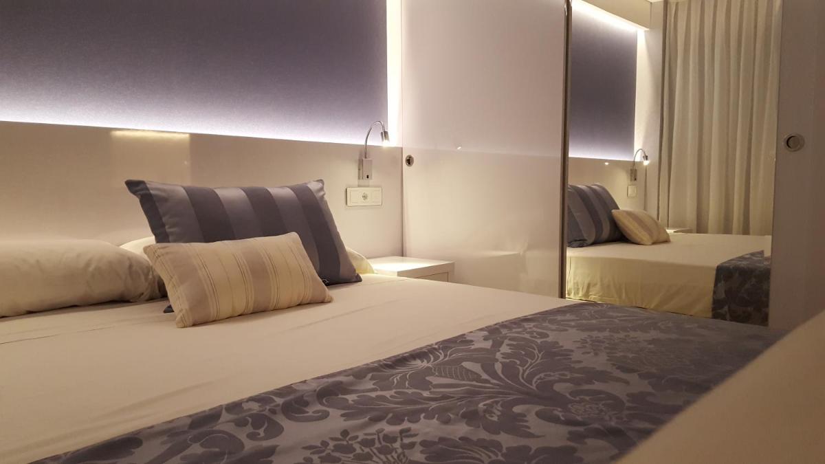 Cama o camas de una habitación en Masd Mediterraneo Hotel Apartamentos Spa
