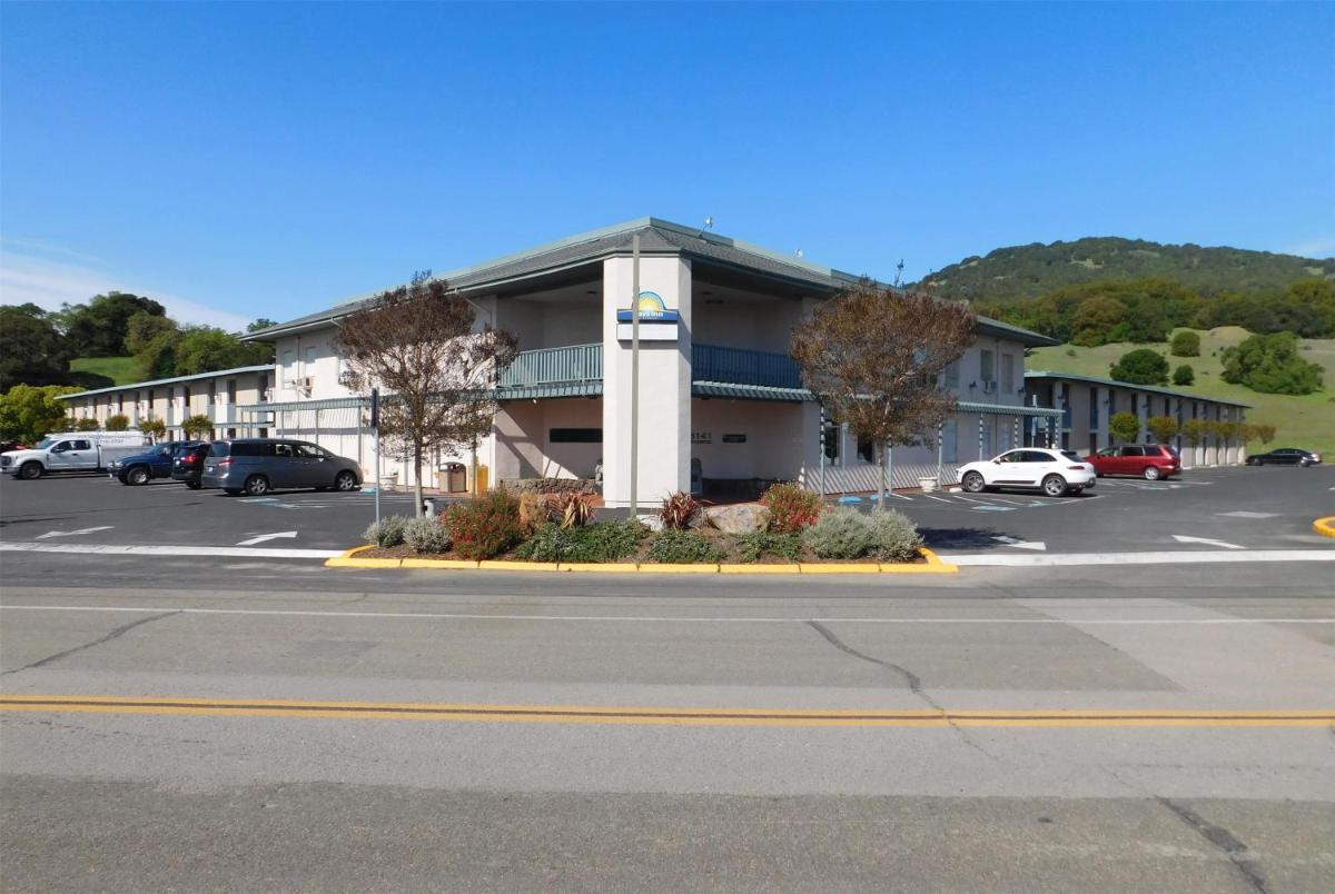 Days Inn by Wyndham Novato/San Francisco - Housity