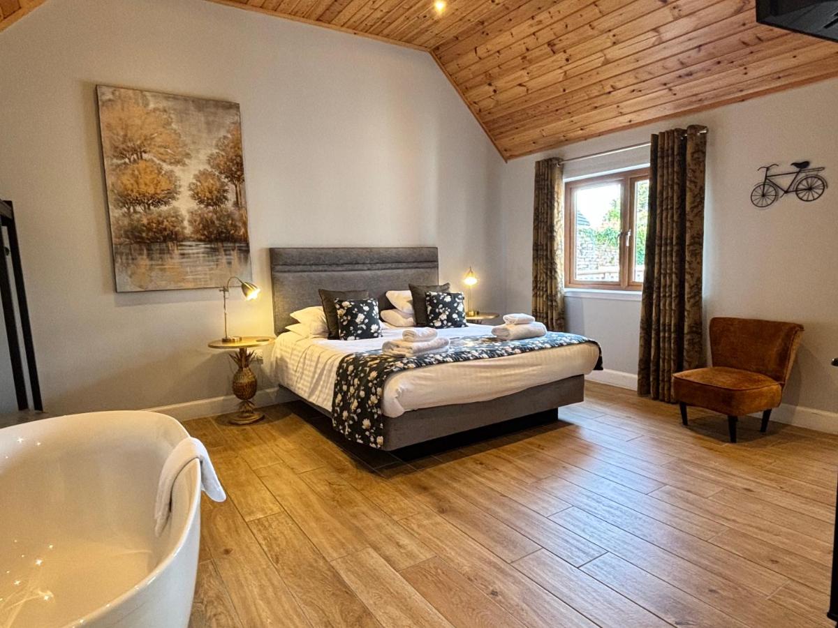 Osprey Lodge 8 with Hot Tub - Housity