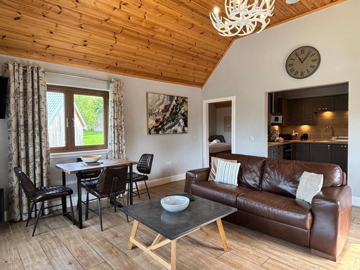 Osprey Lodge 8 with Hot Tub - Housity