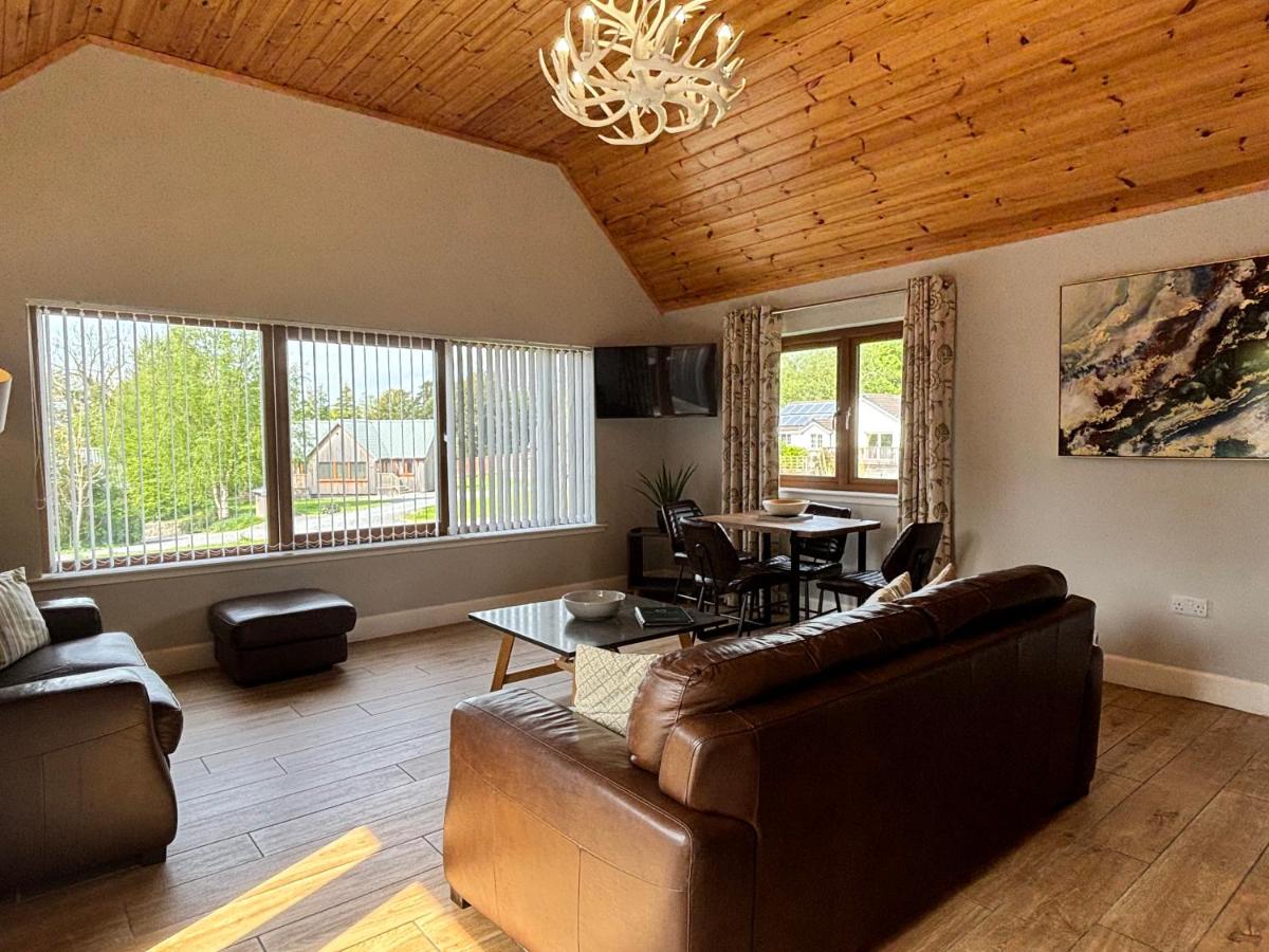 Osprey Lodge 8 with Hot Tub - Housity
