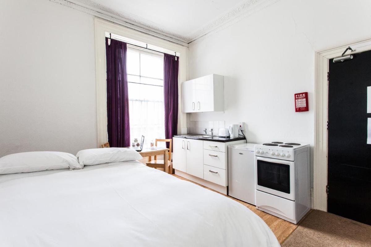 No 2 Georgian Shared House - By Clifton Short Lets - Housity