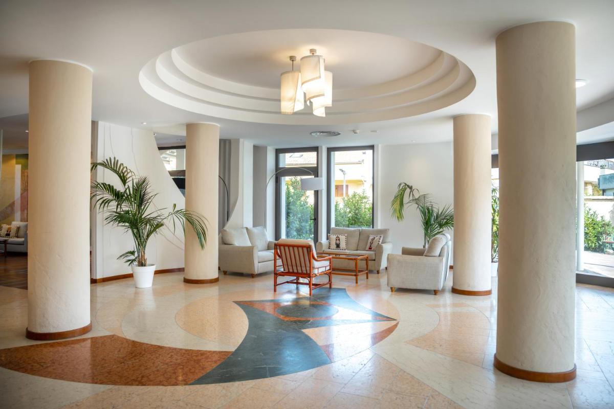 Hotel Carlo Felice Sassari - Housity