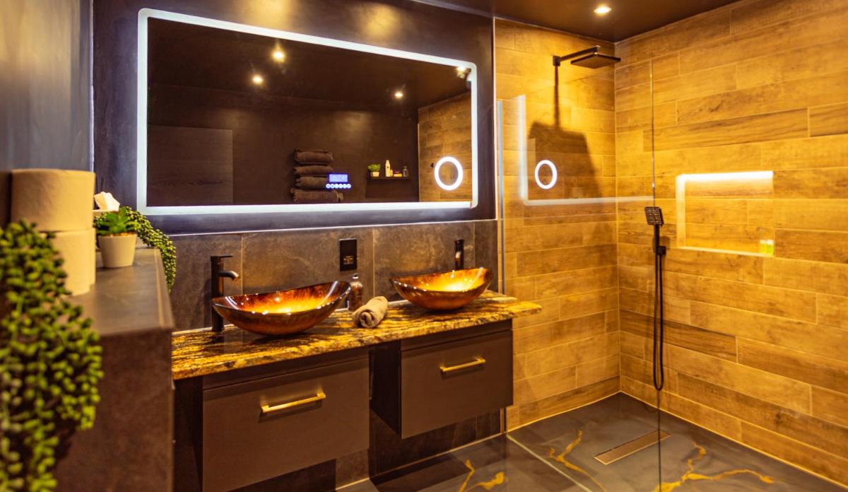 Marmalade Barn Guest Suite with wet room - Housity
