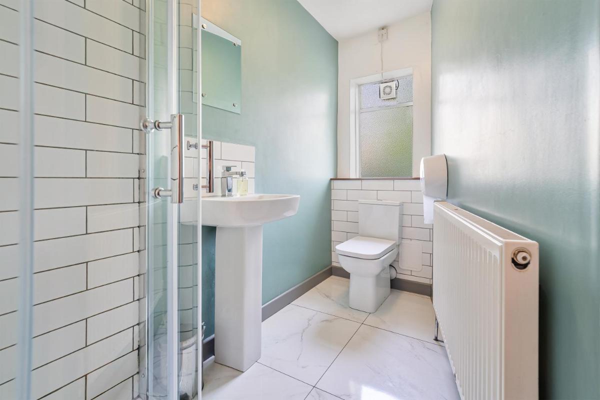St Paul's Road Townhouse by Clifton Short Lets - Housity