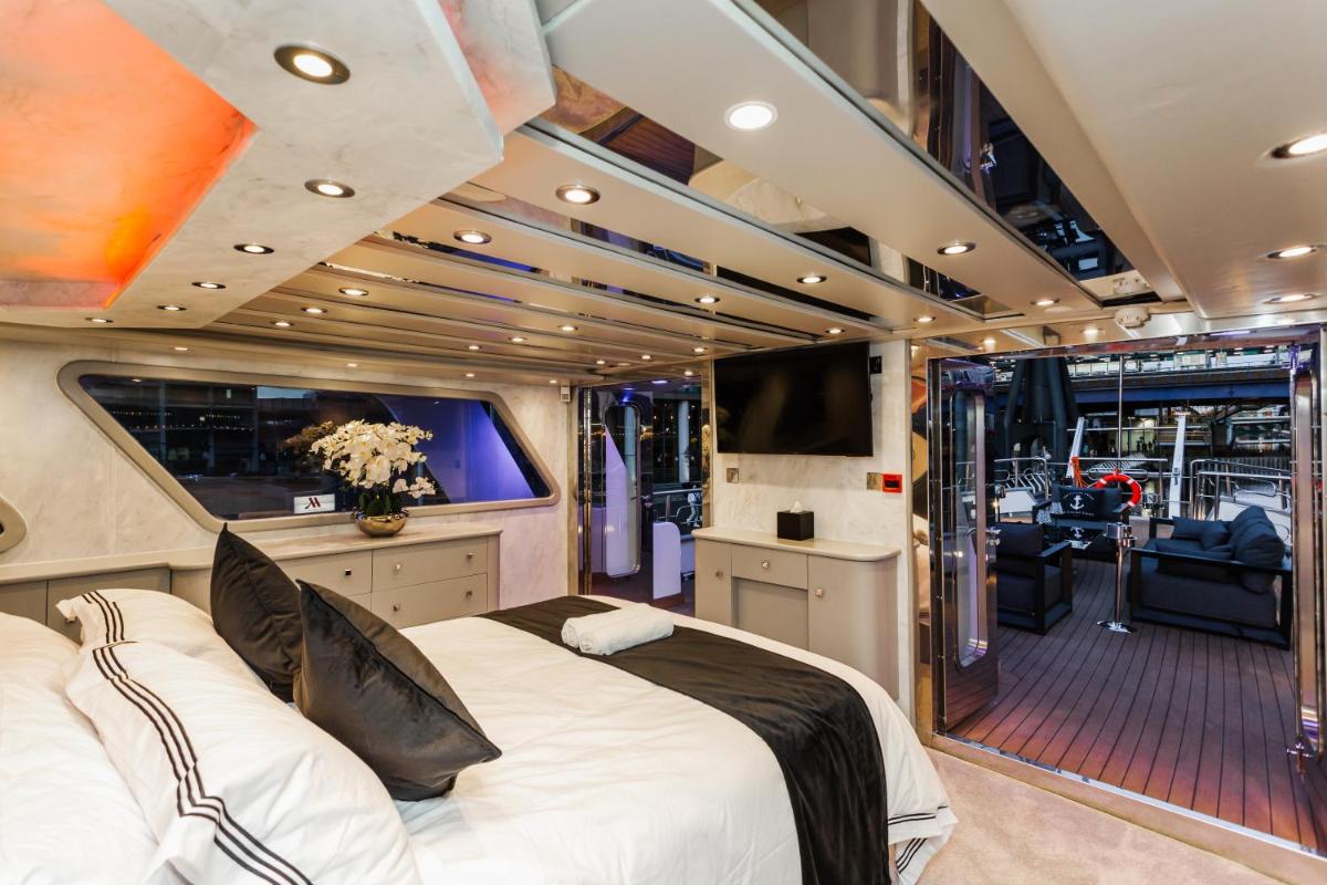 The Canary Yacht - Housity