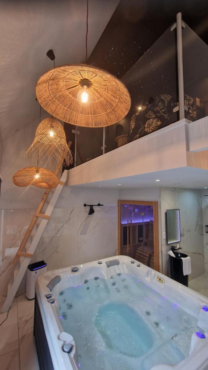 Sweety Loft Suites romantique avec jacuzzi - Housity