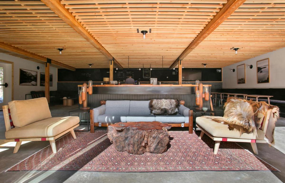 The Coachman Hotel - Housity