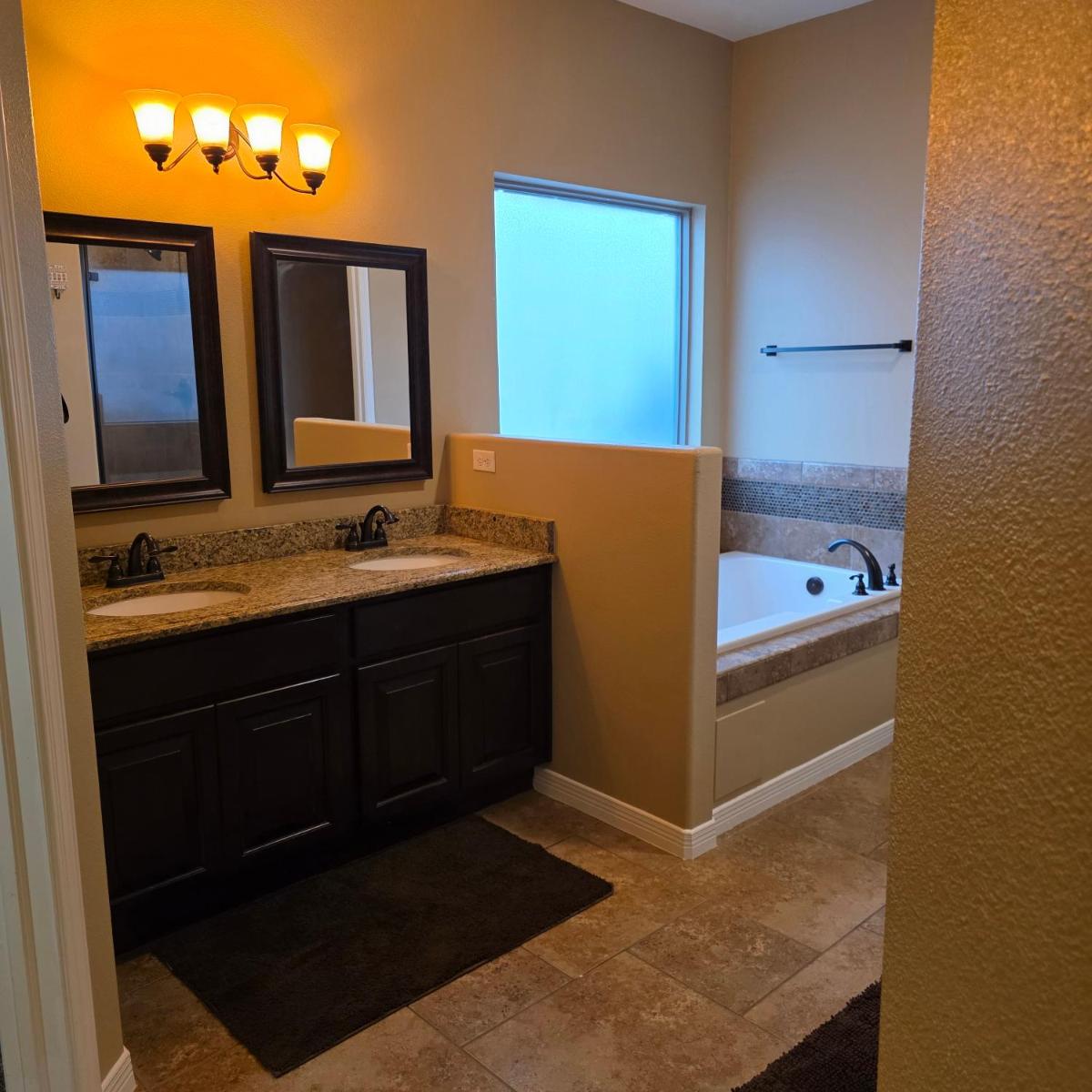 Beautiful Home For Large Family! - Housity