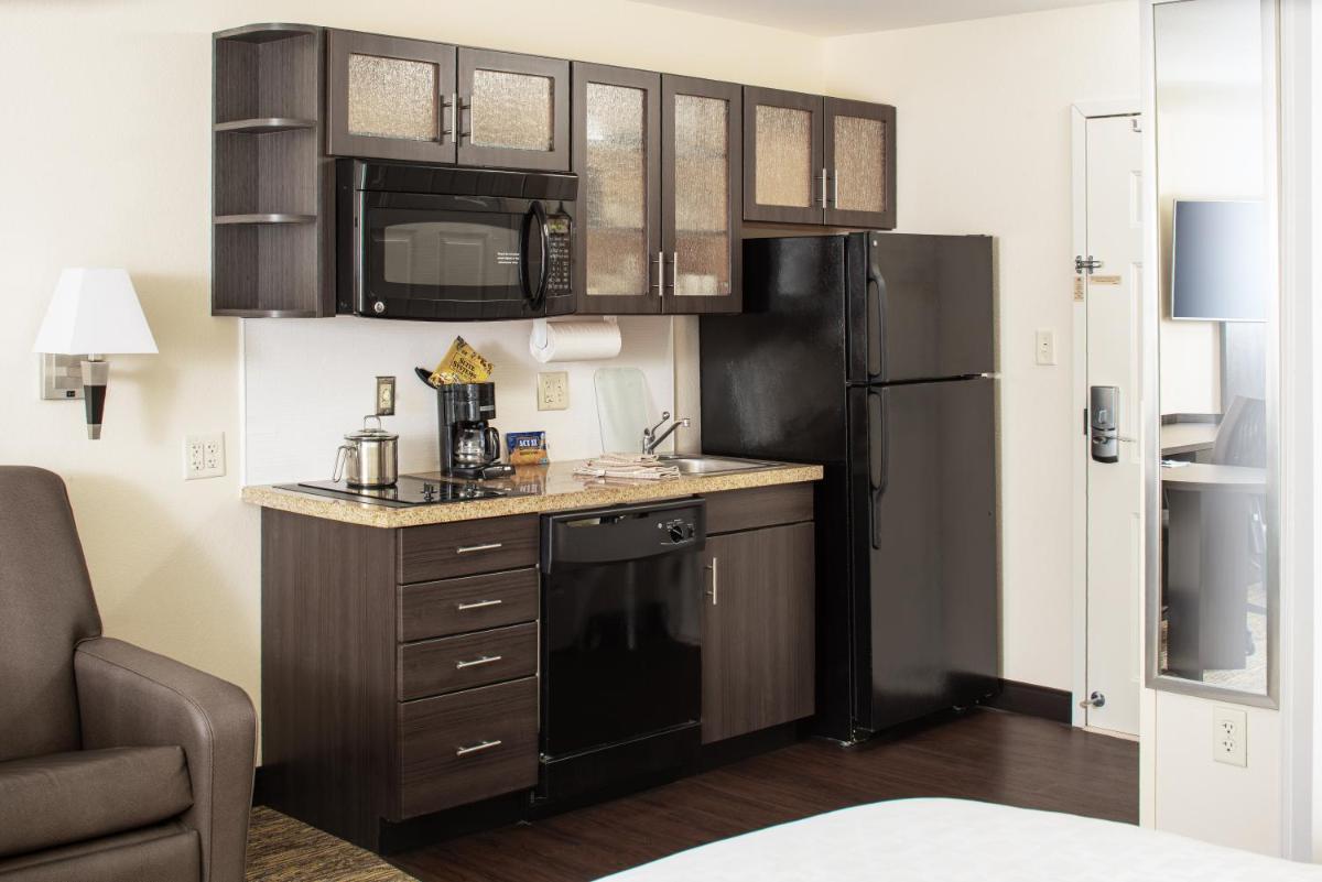 Candlewood Suites Bellevue by IHG - Housity