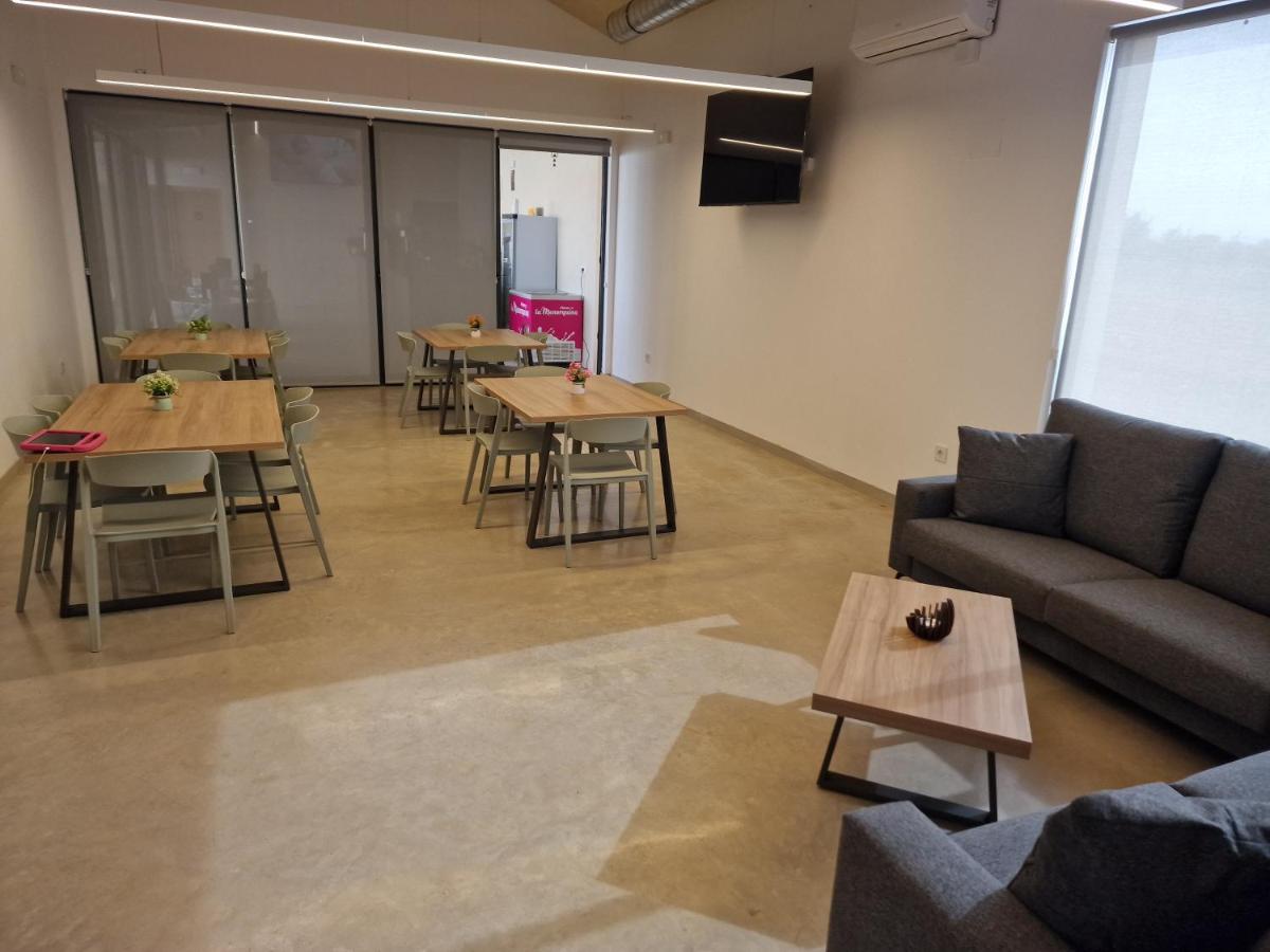 Albergue Cafetería La Parada - Housity