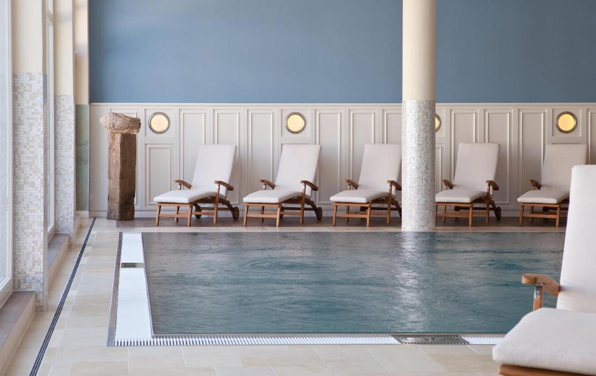 Der Swimmingpool an oder in der Nähe von Steigenberger Grandhotel & Spa Heringsdorf