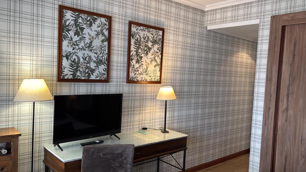 Una televisión o centro de entretenimiento en Hotel Rural Spa & Wellness Hacienda Los Robles
