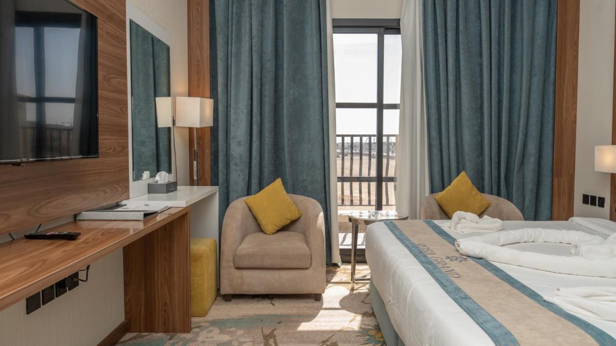 Rosa Grand Hotel - Housity