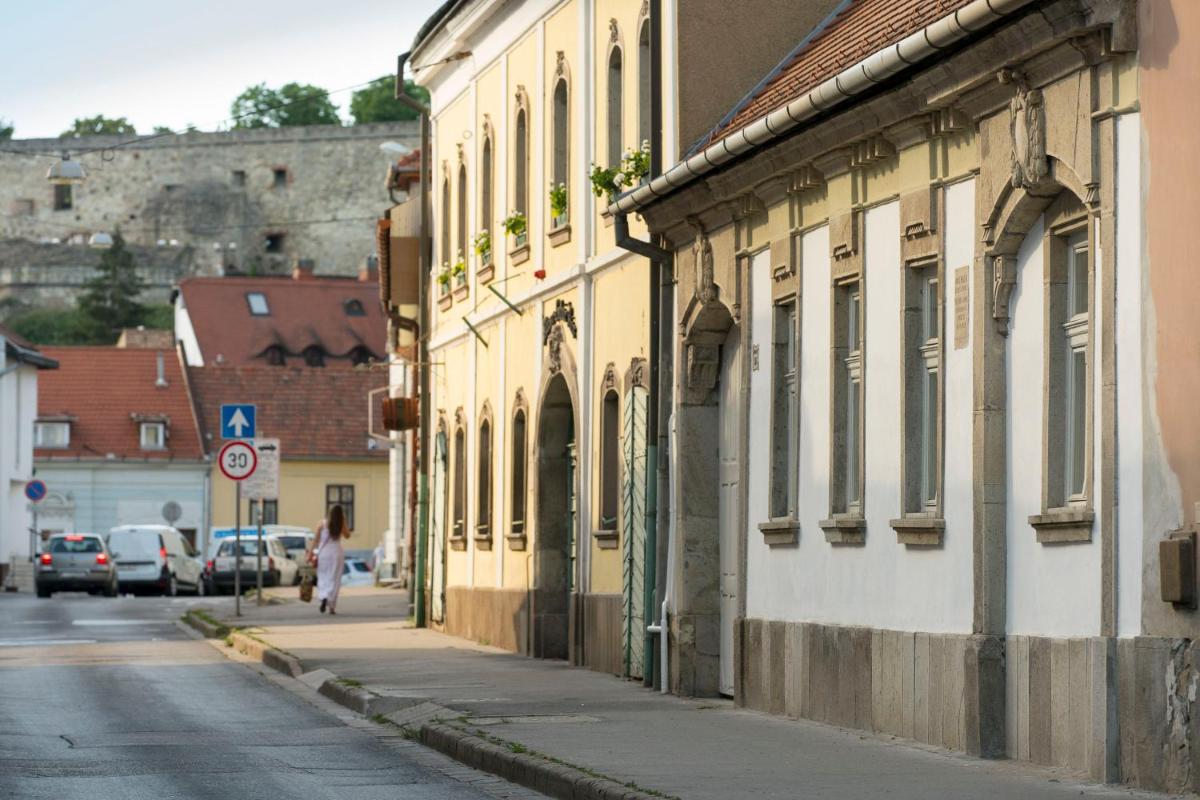 Plitzner Belvárosi Apartmanház - Housity
