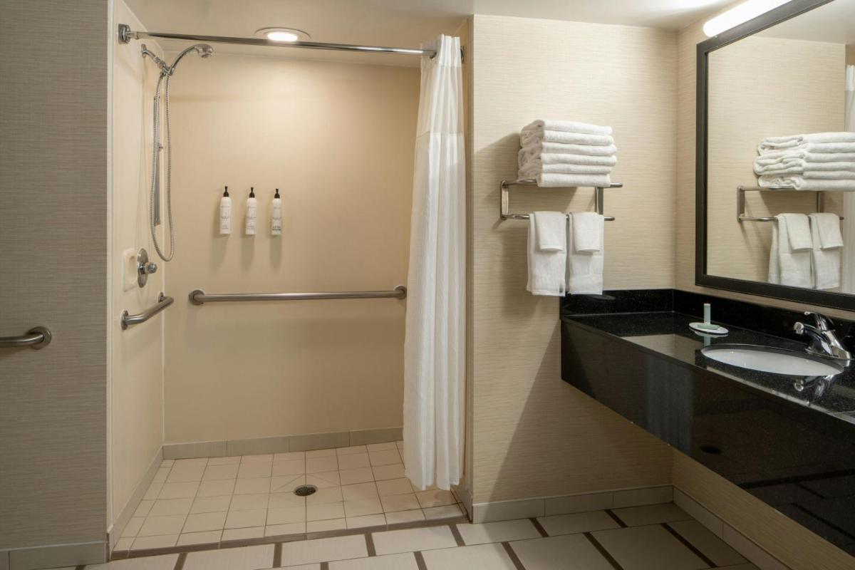 Fairfield Inn and Suites Atlanta Airport South/Sullivan Road - Housity