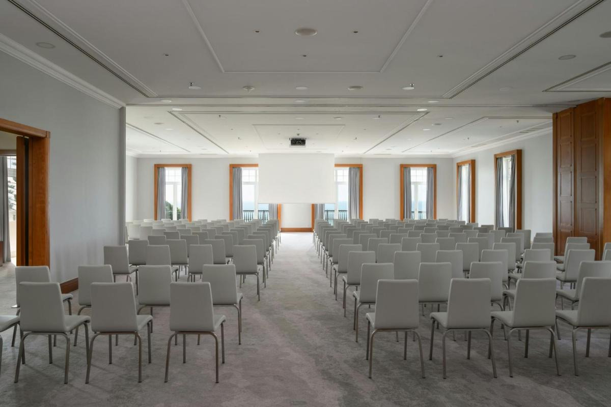 A área empresarial e/ ou a sala de conferências de Praia D'El Rey Marriott Golf & Beach Resort