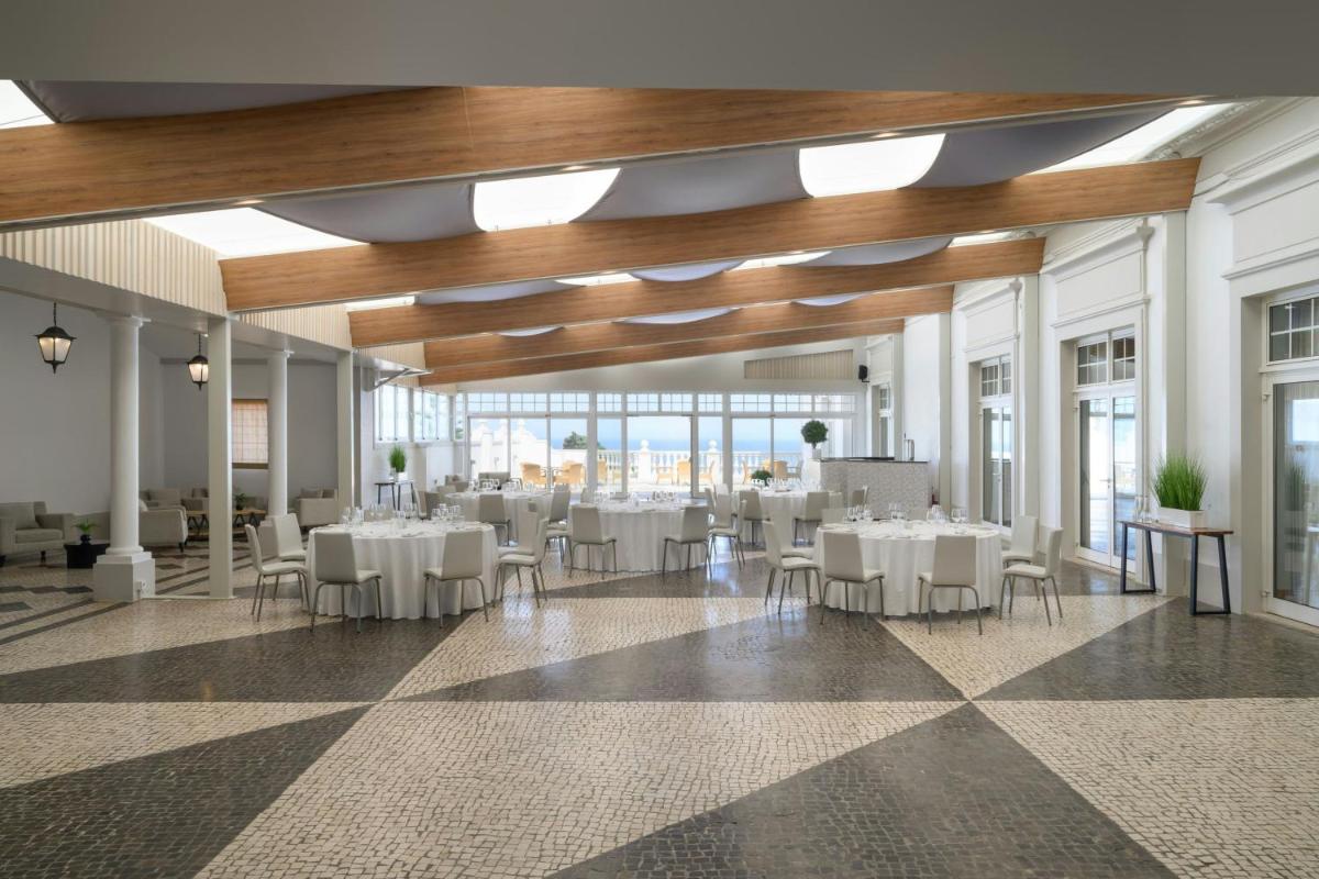 Uma área de estar em Praia D'El Rey Marriott Golf & Beach Resort