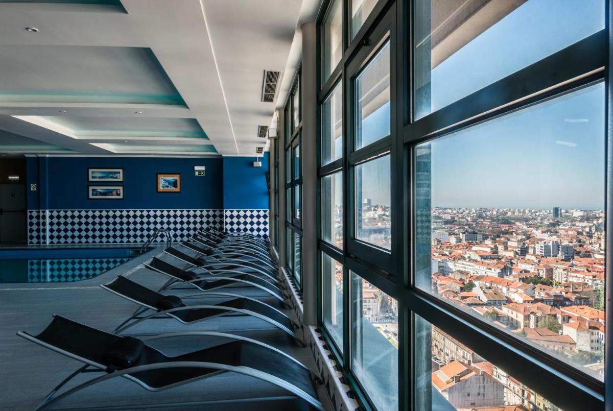Uma área de estar em Vila Gale Porto - Centro