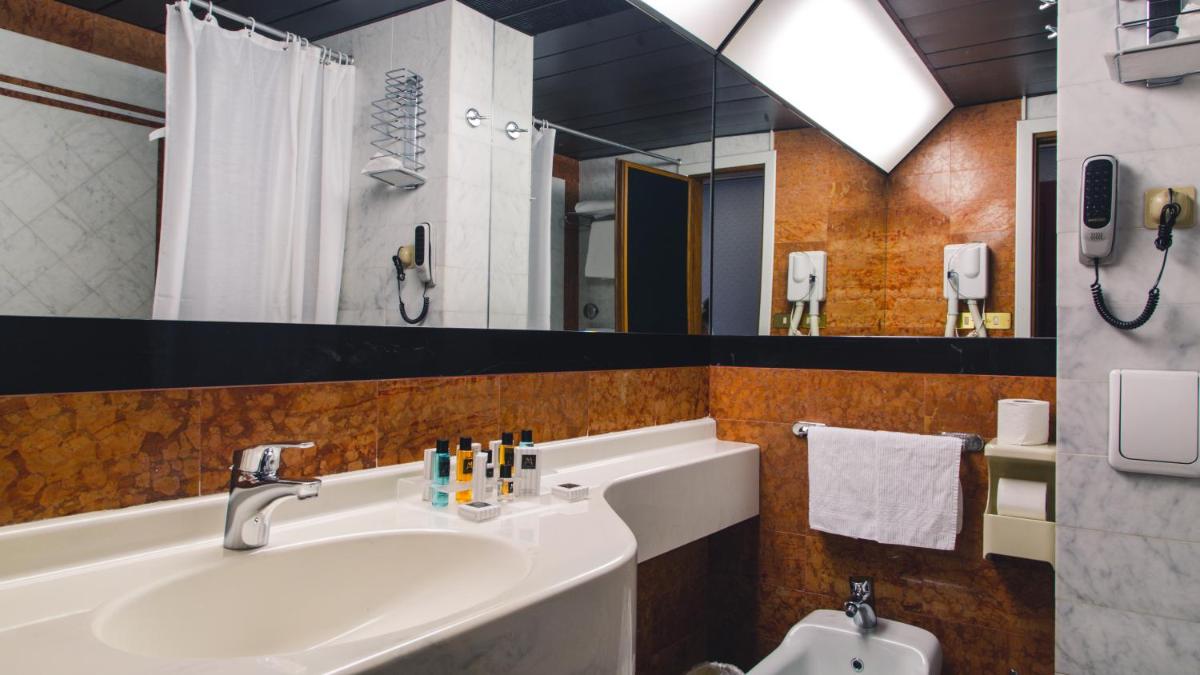 Grand Hotel Excelsior - Housity