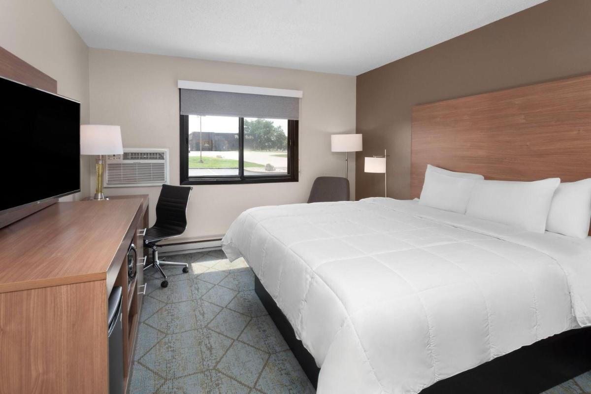 Baymont inn by Wyndham Oshkosh Airport - Housity