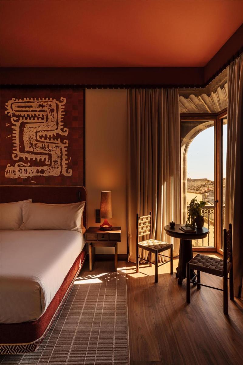 Palacio De Godoy Caceres, Curio Collection By Hilton - Housity