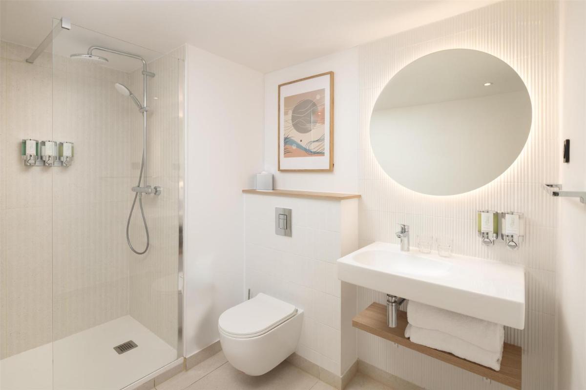 Hampton By Hilton Paris Charles De Gaulle Airport - Housity