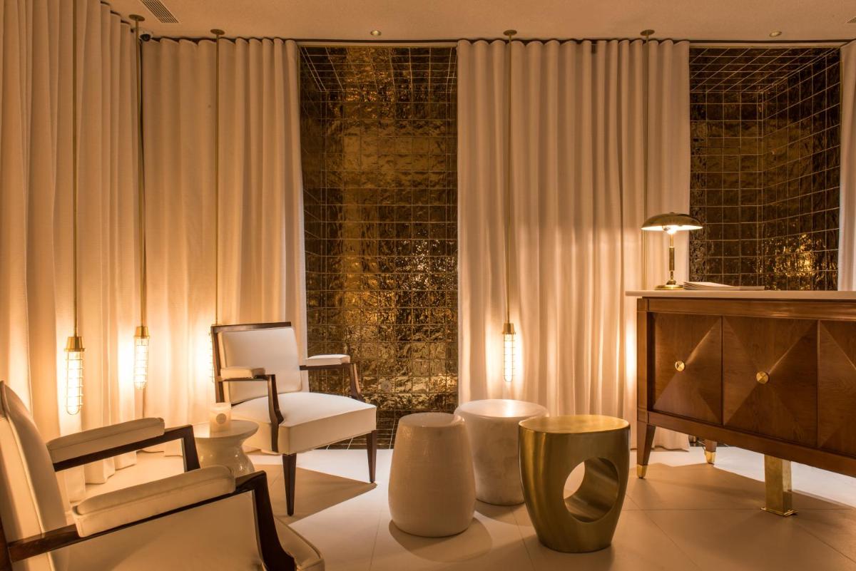 Zona de estar de Brach Madrid - Evok Collection