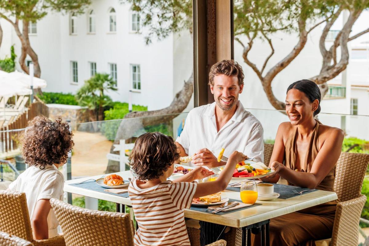Clientes alojados en VIVA Cala Mesquida Resort & Spa