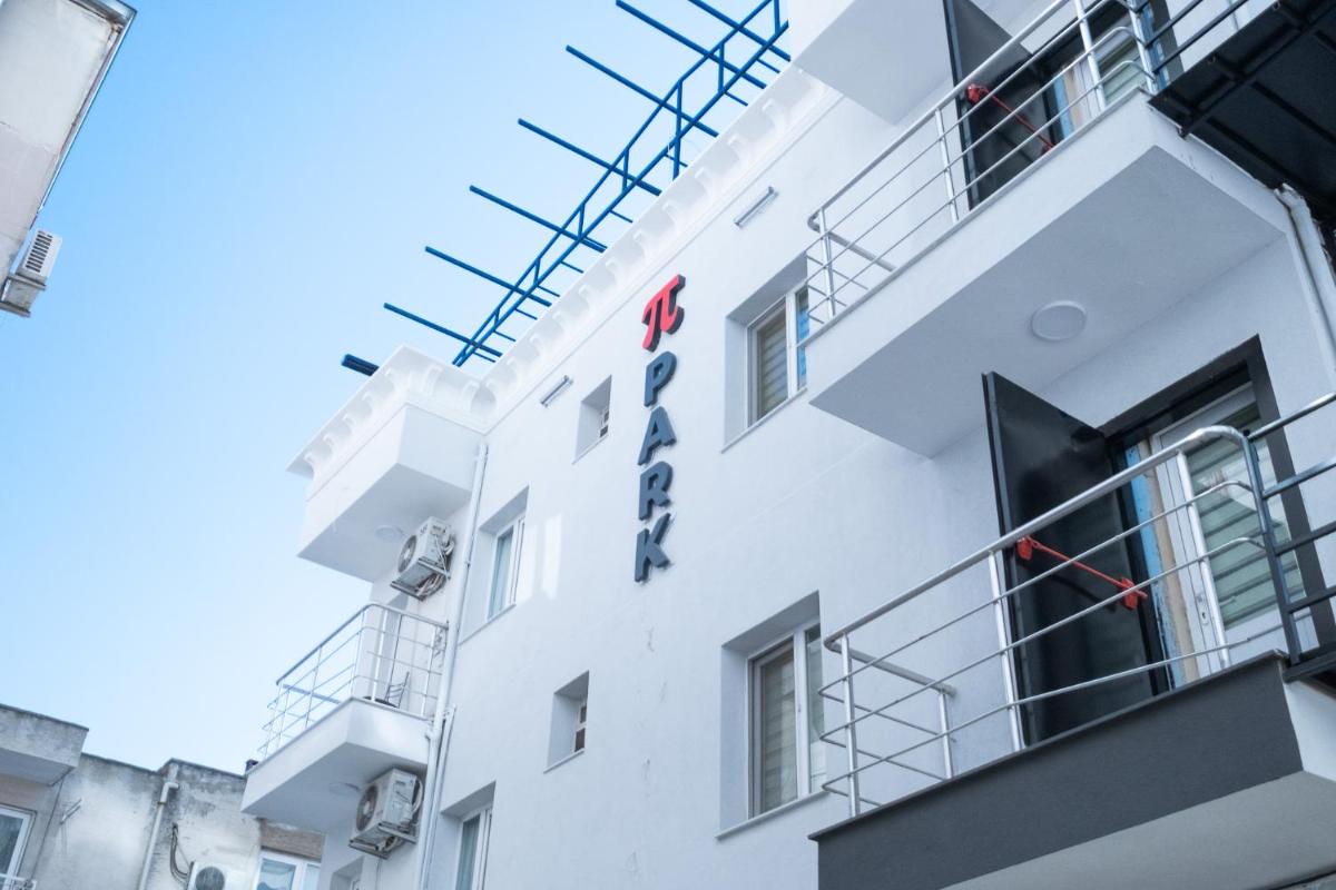 Pi Park Hotel - Housity