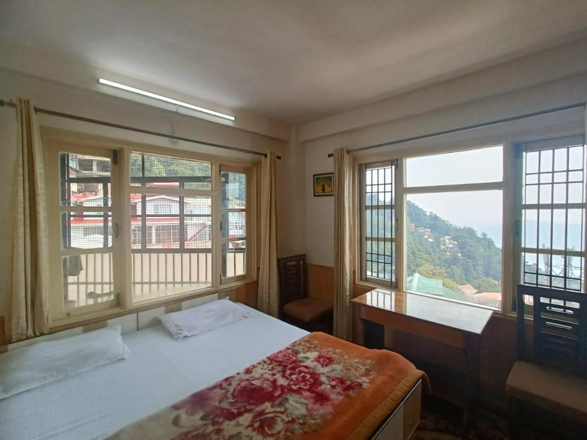 Valleyview Open Balcony Near Ridge Mall Shimla - Hizvo