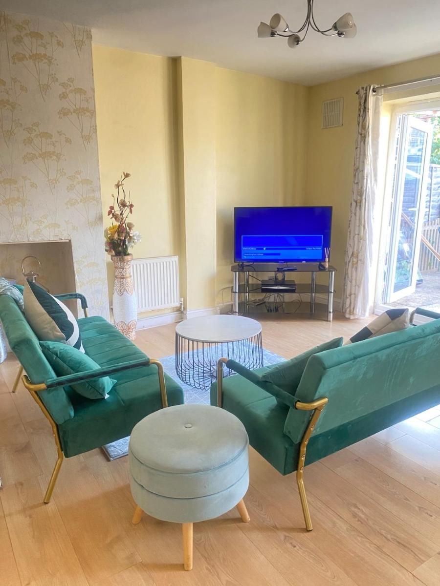 Stunning & Cosy 4 bedroom in Erith - Housity